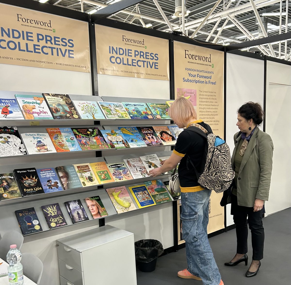 HistriaBooks's tweet image. Day 2 was a bustling day at the Bologna Book Fair with our partners at Foreword Reviews!

#bolognabookfair #bookfairs #authors #books #bookshelf #booknerds #bookpublishers #IPG #booksbooksbooks #readers