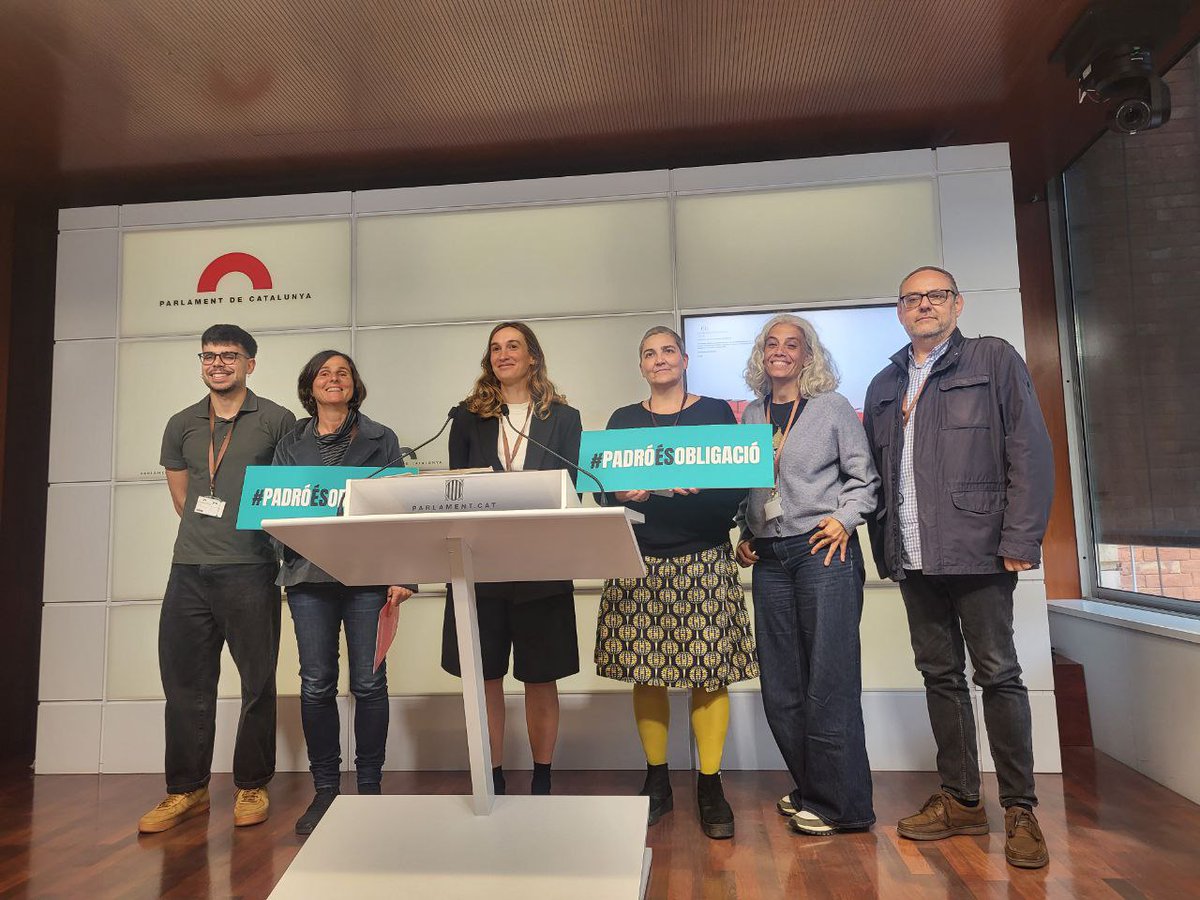 Aquesta tarda hem participat al <a href="/parlamentcat/">Parlament de Catalunya</a> a una trobada amb xarxa d'entitats pel padró. Objectiu: treballar juntes per un acord polític de garantia d'accés a drets per totes les persones, especialment les més vulnerables. Moltes gràcies per la iniciativa
#PadróÉsObligació