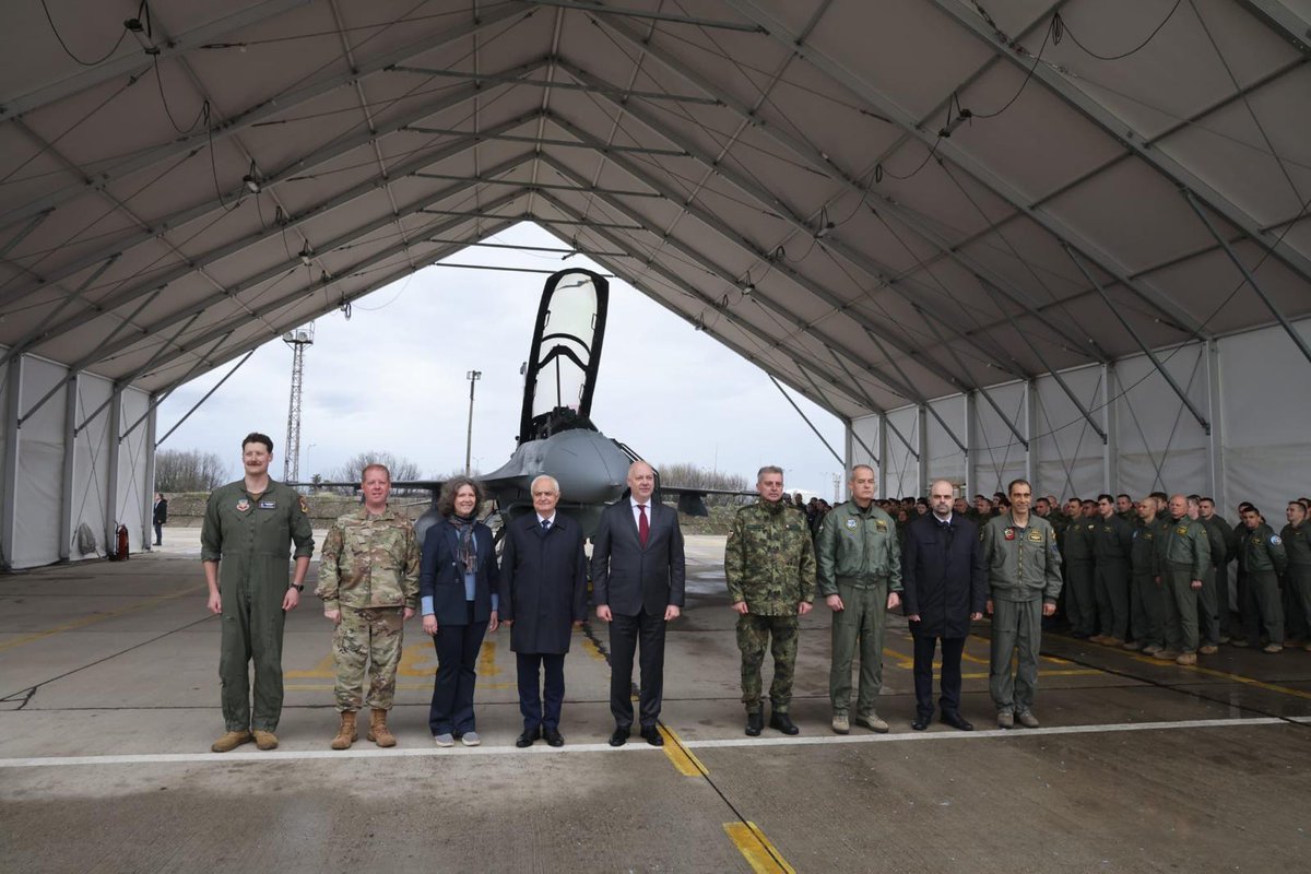 GovBulgaria's tweet photo. Премиерът Желязков: С получаването на първия изтребител F-16 затвърждаваме стратегическото партньорство между България и САЩ https://t.co/y9JXI1cdYm https://t.co/9esQuPyhny
