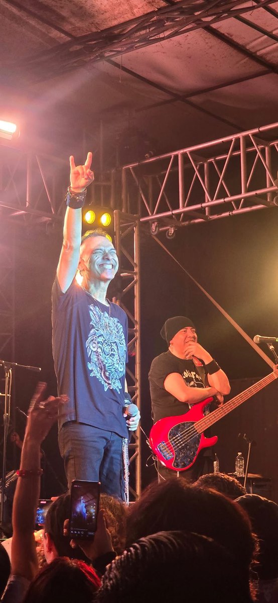 Esos ojos me atropellan con su inocencia 😎🎼🎸🥁🎤🤟🏼