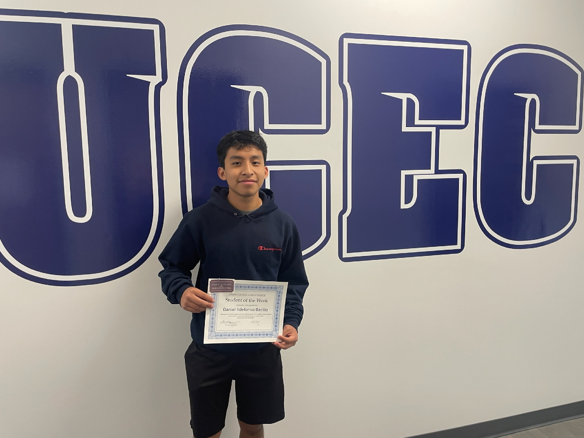 UCEarlyCollege's tweet photo. Congratulations to Daniel Ildefonso Bacilio, #UCEC Student of the Week! Daniel is always eager to lend a helping hand and has proven himself a great ambassador for UCEC! #cyclonestrong #ucecproud #teamucps #ucecpog @AGHoulihan @UCPSNC https://t.co/oGRsgjwXlH