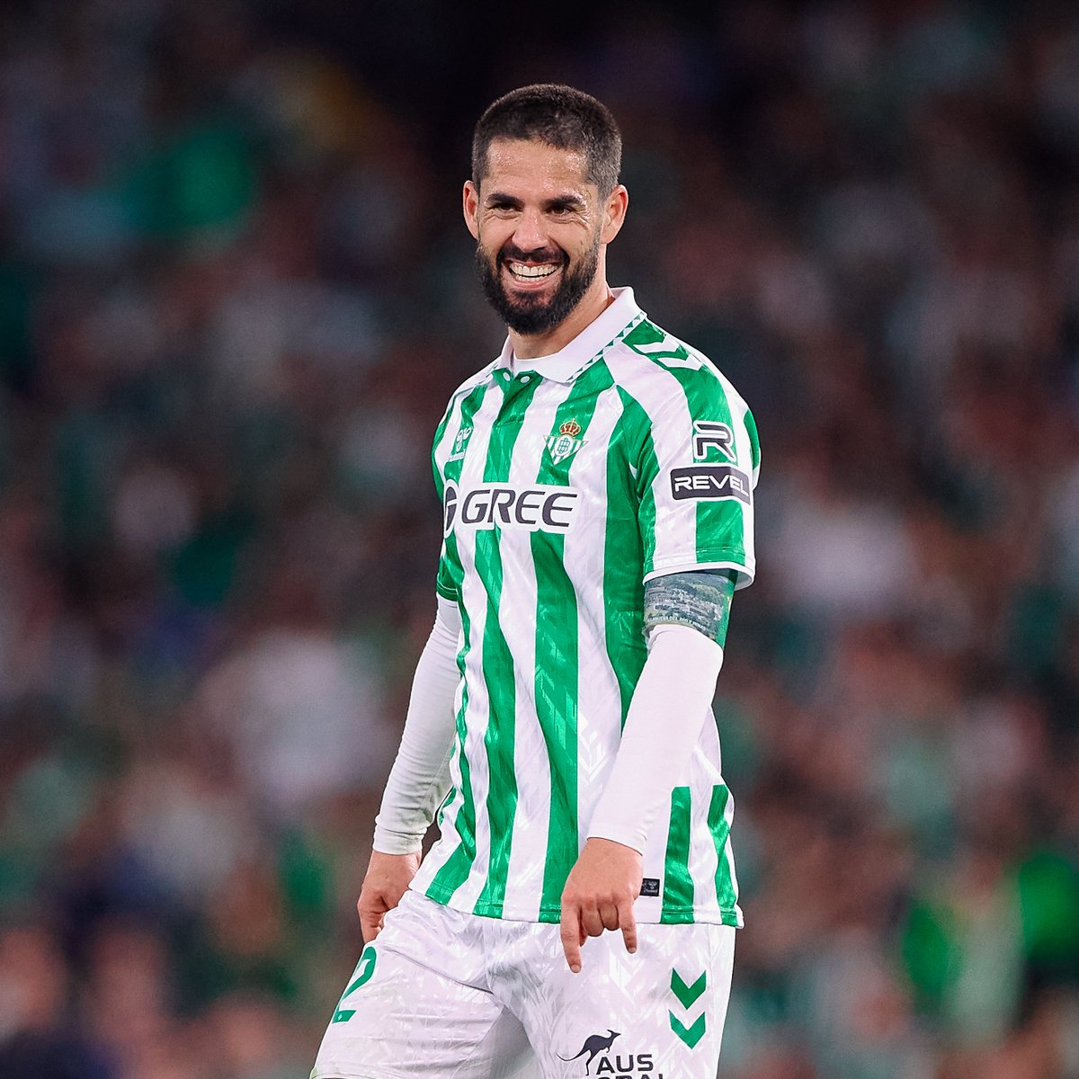 Isco is a throwback to the finest no. 10s of the 2000s.

His recent resurgence at Betis is reminding us all that he’s a special jugadorazo.

🧵THREAD