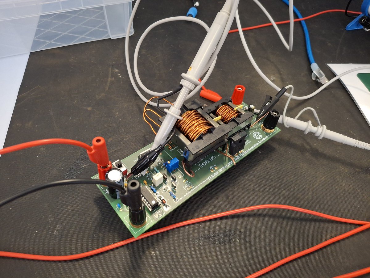 We don't just do teaching and skill work in #DiamondWednesdayTUOS #Diamondplus.  Today, we've been supporting our second year students with their design project activities alongside students who came to us for extra support with their lab studies. 

<a href="/sheffielduni/">The University of Sheffield</a>