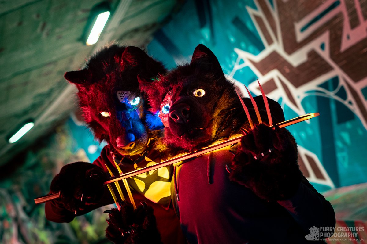 Uh oh, someone's got into trouble. Let's hope those claws will hold.

✂️ <a href="/DireCreatures/">DireCreatures</a>