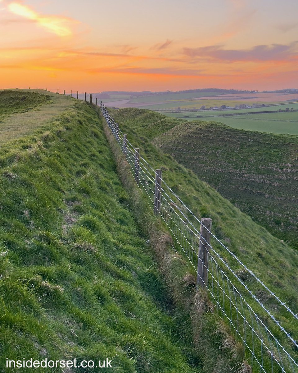 Maiden Castle is one of the largest &amp; most complex Iron Age hillforts in Europe. It would once have been densely populated. 

It’s now owned by English Heritage and is a lovely place to walk around, with views over Dorchester, Poundbury &amp; the Hardy Monument.
#HillfortsWednesday