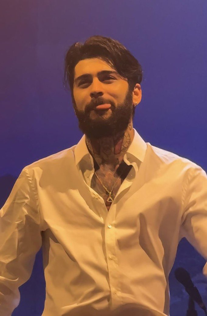zaynotopia's tweet photo. He ages like a fine wine. What kind of witchcraft is this ? https://t.co/l0iJWb1iEr