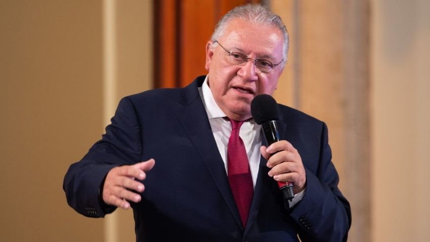 heraldodemexico's tweet photo. #PERFILES | Cancela la ANAM contratos irregulares por 10 mil mdp: Rafael Marín Mollinedo  

En entrevista con Javier Solórzano, para @heraldo_tv, Marín Mollinedo respondió así a la pregunta de ¿Encontraste signos preocupantes de corrupción?

https://t.co/fS8ejkRl6M https://t.co/z7Hv3r9UwR