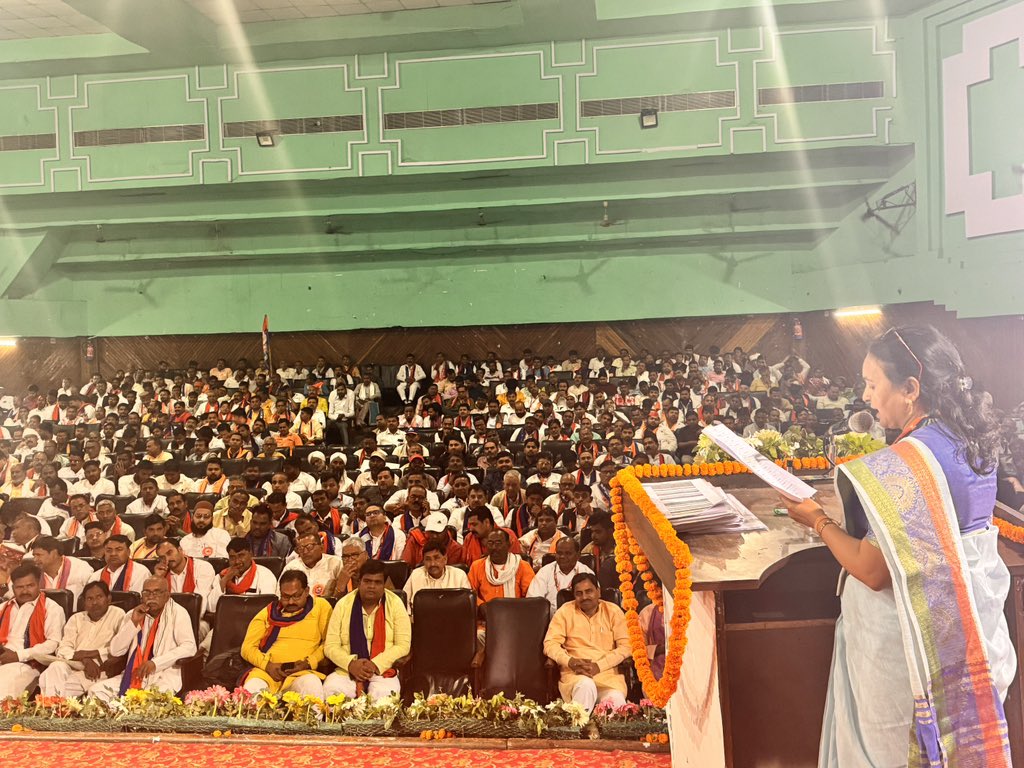 ApnaDalOfficial's tweet photo. आज गांधी भवन प्रेक्षागृह, लखनऊ में आयोजित मासिक समीक्षा बैठक का संचालन करती राष्ट्रीय कार्यकारिणी सदस्य श्रीमती अल्का पटेल जी https://t.co/nHroHJolie