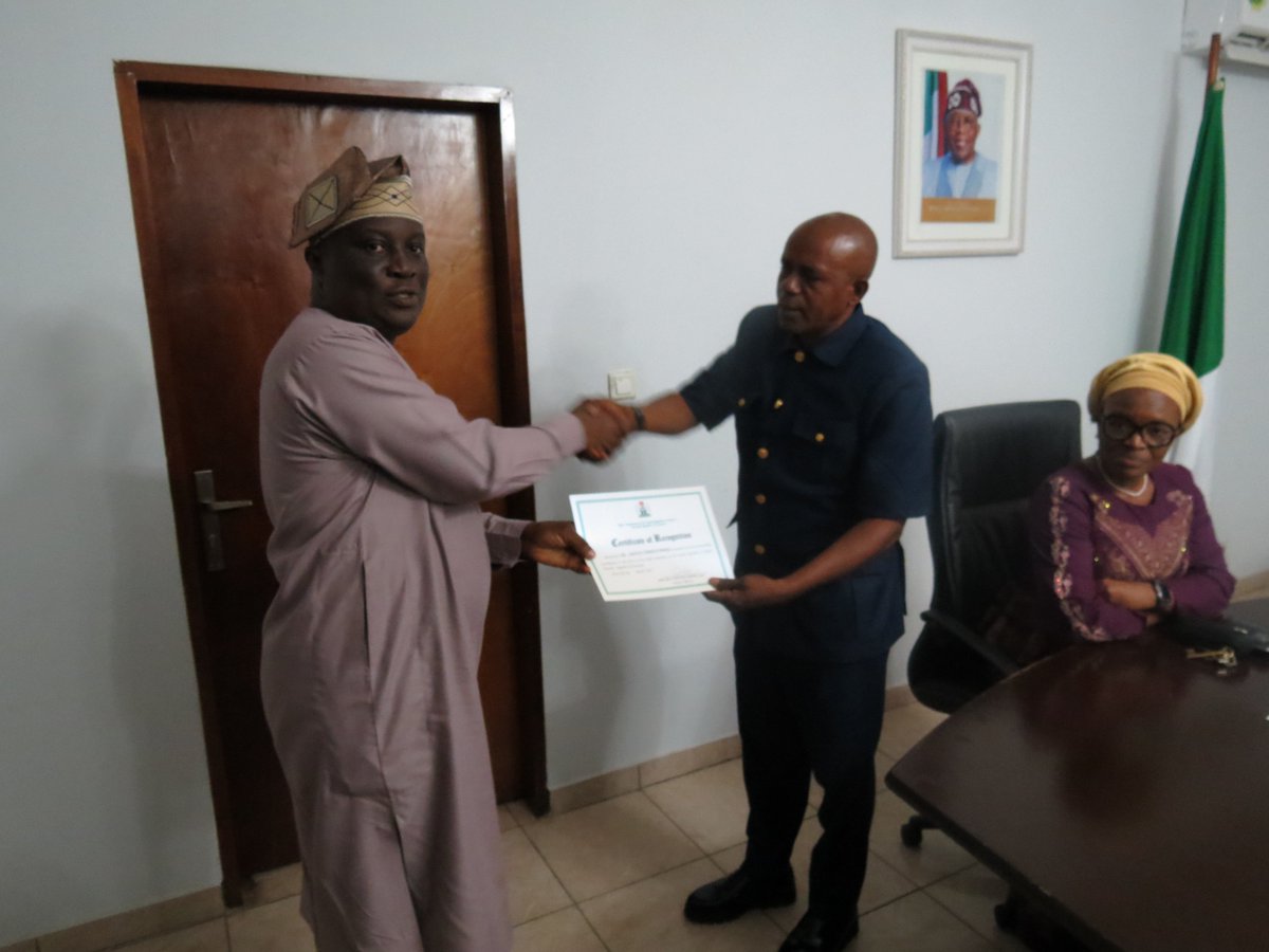 officialNHC_Yde's tweet photo. Send-off ceremony for Minister Economic, Mr N. U Alasha; Protocol Officer, Mr Christopher Akpan; and General Staff, Mr Mathew Abamah, at the High Commission. https://t.co/10LbClcwga