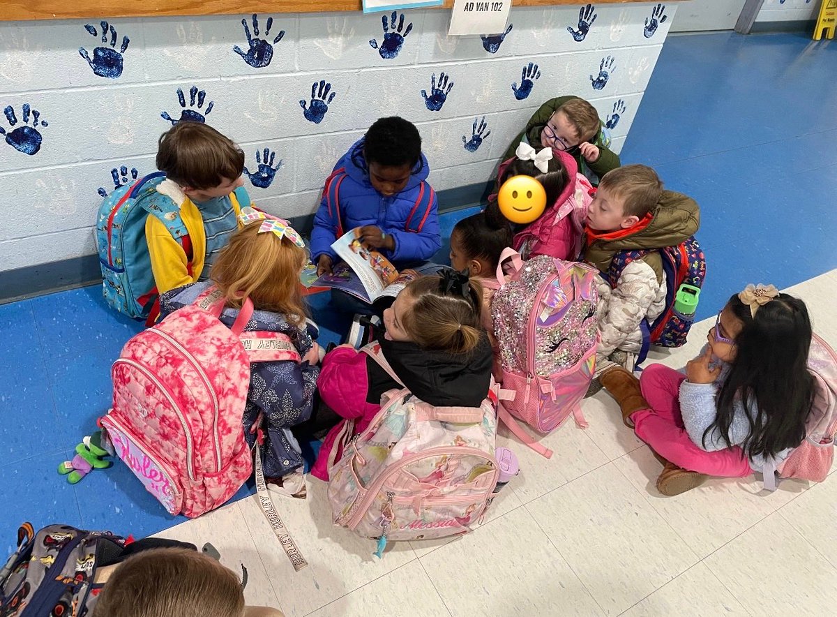 HowellTwpAdelph's tweet image. Reading our new books while waiting for the van. #HowellReads