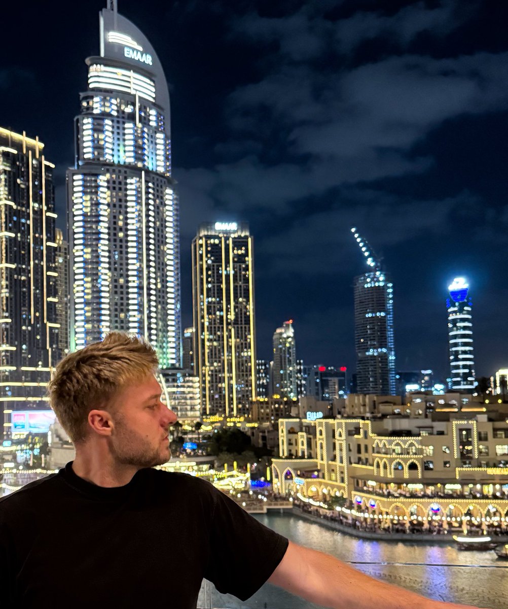 reecethebrah's tweet image. 3 years ago I was slaving at a security job
Now I own a successful brand
(That you’ve all heard of)
I’ve travelled to 10+ countries
I do 25m+ impressions a month
And I have a team of brothers around me that I met on the internet
Here’s how I did it
🧵