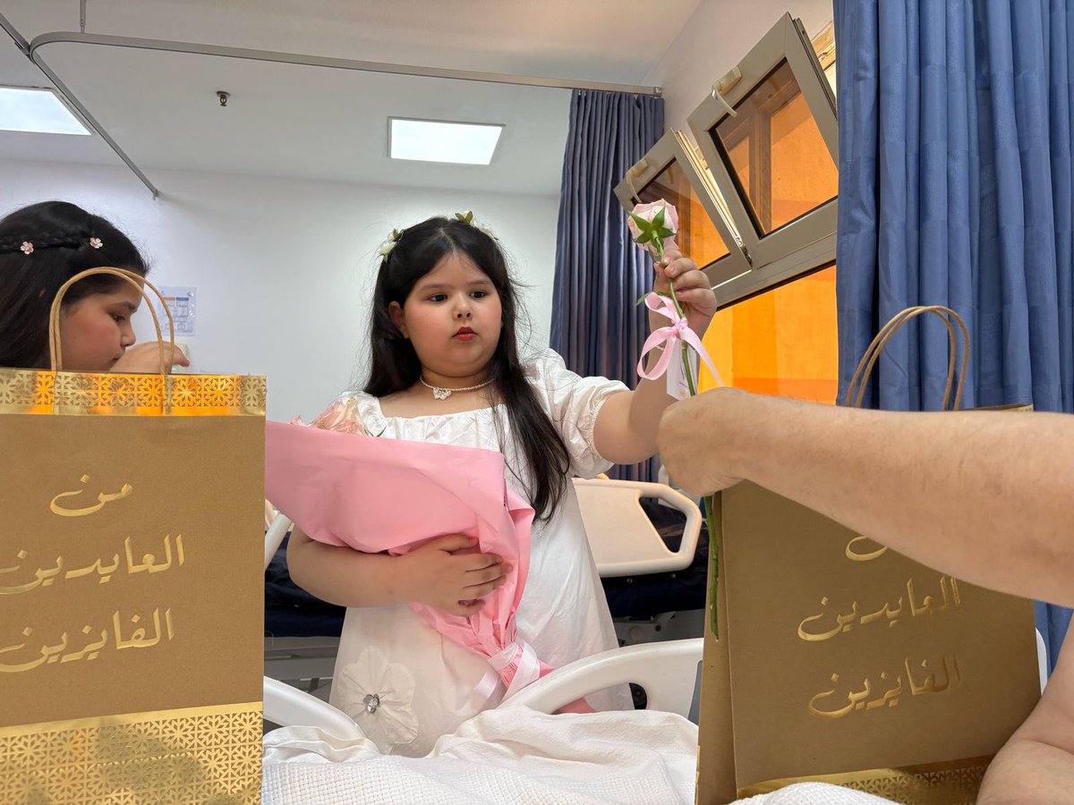 HBHCluster's tweet photo. تغطية | 📸
قام فريق بروين التطوعي بزيارة مرضى مستشفى الرعاية المديدة أحد مكونات #تجمع_حفرالباطن_الصحي وتوزيع الهدايا للمنومين والمناوبين بمناسبة #عيد_الفطر_المبارك1446هـ https://t.co/4zIHfoosZB