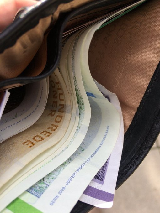 DkPay's tweet photo. Thats my wallet - what to do? #paypig #humanATM #findom #findomme #brat #cashcow #ebonyfindom https://t.co/lu46ThB5ES