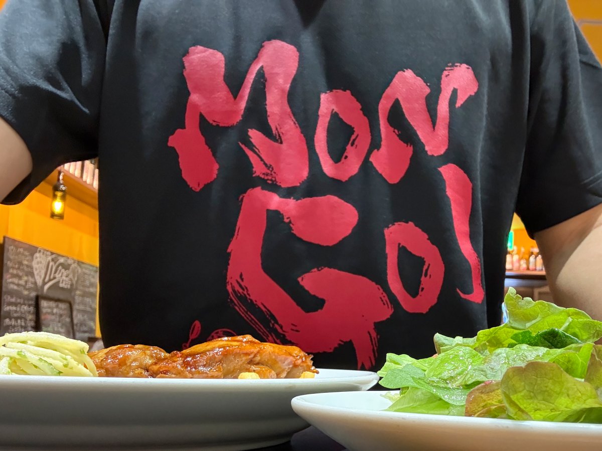 moukaru3's tweet photo. “絶対ムリ”と言われた場所でも繁盛店に⁉︎
魚介ラーメンの聖地「もんごいらーめん丹那本店」に密着🍜

魚介系ラーメン・炙りチャーシュー丼・エビチャーハン
社長の器と情熱がすごかった！

Tシャツまでいただいてしまって…普段使いしてます

動画はこちら
https://t.co/fMRHQnv7sm https://t.co/vjuGL8hFbd