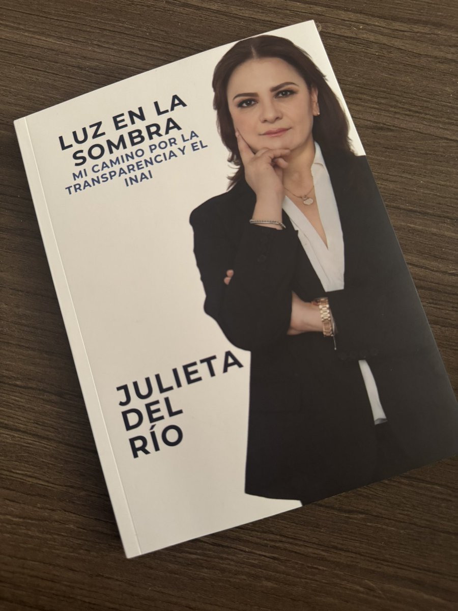 HumbeElizabethL's tweet photo. Gracias por el obsequio @JulietDelrio, referente y legado  de la tutela de derechos constitucionales y la transparencia en México.

Ha sido un honor caminar junto a Usted al permitirme sumar esfuerzos en importantes temas desde el @Izai_Zac e @INAImexico . Mi admiración, aprecio https://t.co/jG3BIsFI6m