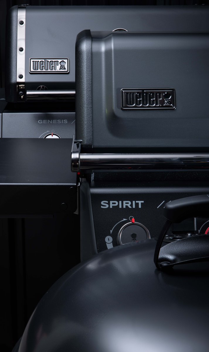 The best grills on the block just got even bolder 💪
 
All Black Exteriors ✔️
Fierce Red Accents ✔️
Black Stainless Steel Details ✔️
 
Which one do you have your eyes on?
