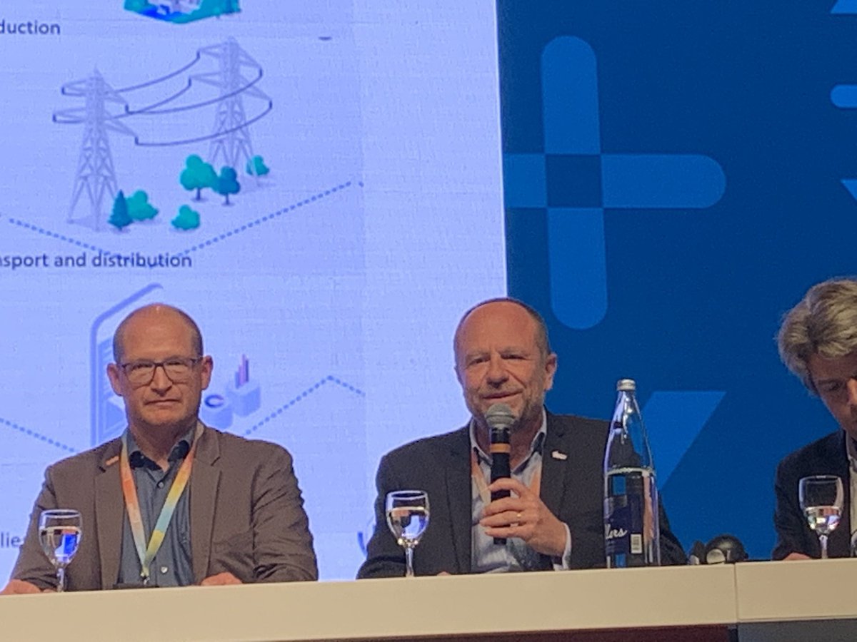 EDF Hauts De France (@edf_hdf) on Twitter photo Au <a href="/BatteriesEvent/">Batteries Event 2024</a> à <a href="/Dunkerque/">Ville de Dunkerque</a> intervention de Jean-Bernard Terrier, Directeur Commercial Régional d’EDF
➡️ en France l’écosystème de la batterie peut compter sur une electricite décarbonée à 95%…
➡️ … et abondante : 520TWh d’électricité #BasCarbone produits par EDF en 2024 Au <a href="/BatteriesEvent/">Batteries Event 2024</a> à <a href="/Dunkerque/">Ville de Dunkerque</a> intervention de Jean-Bernard Terrier, Directeur Commercial Régional d’EDF
➡️ en France l’écosystème de la batterie peut compter sur une electricite décarbonée à 95%…
➡️ … et abondante : 520TWh d’électricité #BasCarbone produits par EDF en 2024