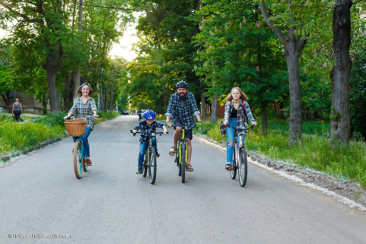 UNICEF Italia (@unicef_italia) on Twitter photo 🚴Accompagnare i figli a scuola con la #bici: una mobilità sostenibile, economica e salutare, che però è praticata solo da 1 famiglia su 6 in ambiente urbano.
Scopri "A ruote libere", la ricerca di UNICEF <a href="/fiabonlus/">Fiab Onlus</a> e <a href="/rfacnr/">CNR ISSIRFA</a> presentata oggi a Roma
👇
ow.ly/WtVg50VtgKG 🚴Accompagnare i figli a scuola con la #bici: una mobilità sostenibile, economica e salutare, che però è praticata solo da 1 famiglia su 6 in ambiente urbano.
Scopri "A ruote libere", la ricerca di UNICEF <a href="/fiabonlus/">Fiab Onlus</a> e <a href="/rfacnr/">CNR ISSIRFA</a> presentata oggi a Roma
👇
ow.ly/WtVg50VtgKG