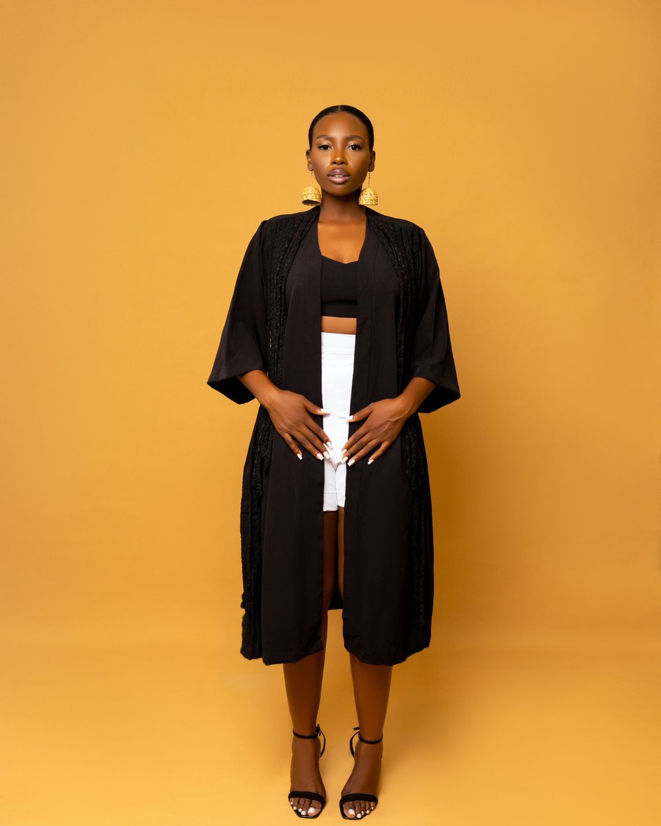 alex_unusual's tweet photo. Introducing “Haven”. Shop https://t.co/4L6TFYf5HW
Our last introduction for #fromtheroots. She gives the orders.
Tell us the woman you see In Haven and tag her on this post for us to know her. She could be anywhere in the world, anyone. You know her. https://t.co/KJgBWcjsRh