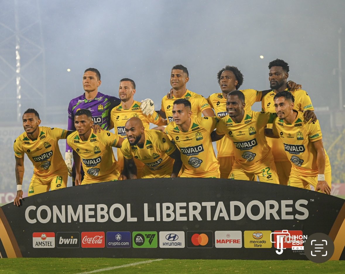 Esta foto es sencillamente hermosa, el ⁦<a href="/ABucaramanga/">Atlético Bucaramanga</a>⁩ en el torneo más importante del continente. Gracias a jhon.espindola.ph ⁦<a href="/ExtratiempoCO/">ExtratiempoCO</a>⁩