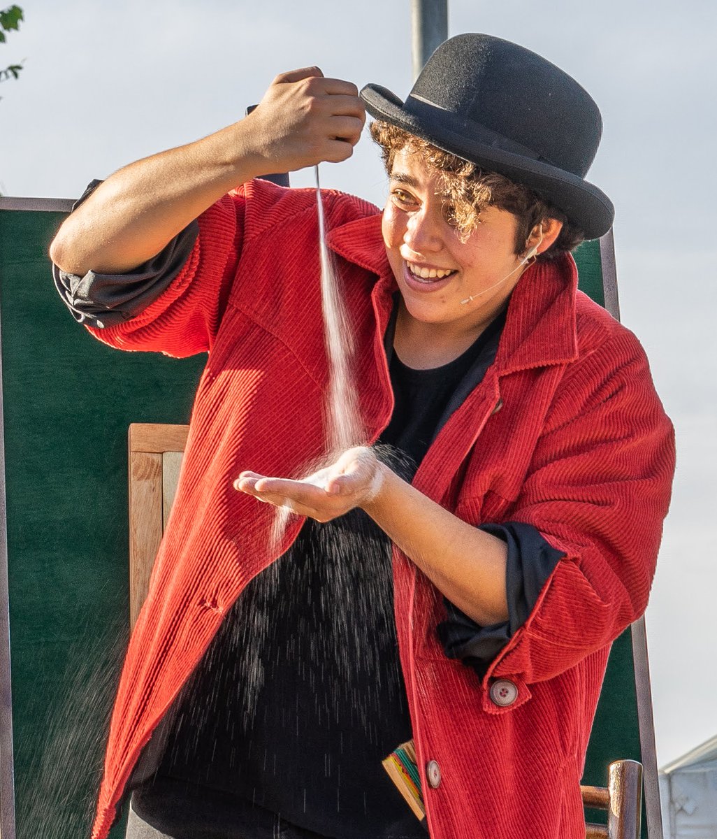 Teatre familiar LH tweet media