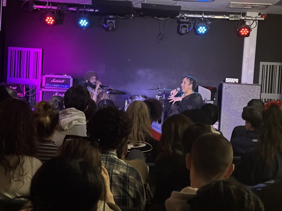 Our scholarship ambassador <a href="/Wretch32/">Home?</a> deep in conversation with <a href="/shanazd/">Shanaz Dorsett</a> and a room full of music students at <a href="/BIMM_Institute/">BIMM</a> talking about the love of his craft 🖤🎶 🎤