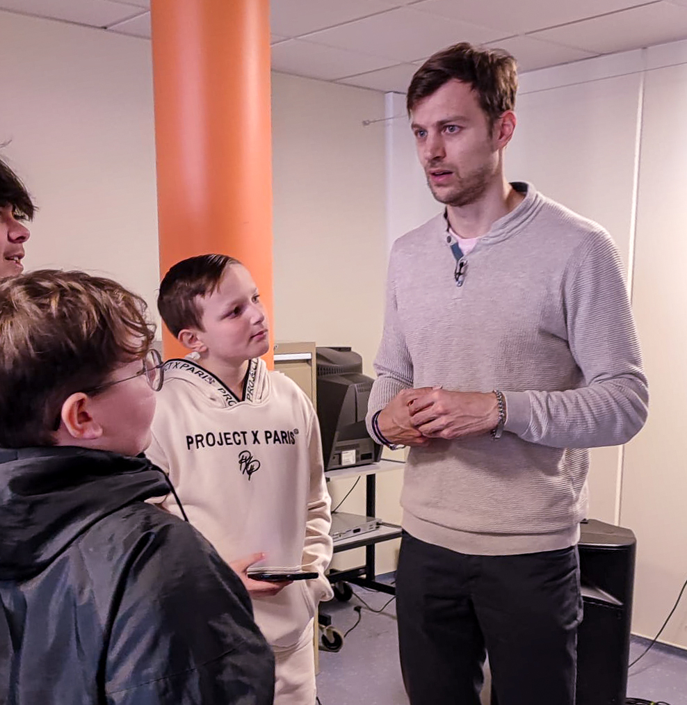 [#SOP2025]
🏃 À l'occasion de la Semaine Olympique et Paralympique 2025, le coureur multimédaillé Christophe Lemaitre, aux côtés de la cavalière Virginie Gauthier, étaient au collège Antoine-Gapp à Bouzonville, pour une rencontre avec les élèves.

🏆 Ce temps de partage a permis