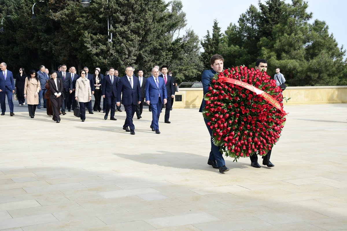 YAP-ın nümayəndələri və Çin Kommunist Partiyasının nümayəndə heyəti Ümummilli Lider Heydər Əliyevin məzarını və Şəhidlər xiyabanını ziyarət ediblər.

yap.org.az/az/view/news/9…
