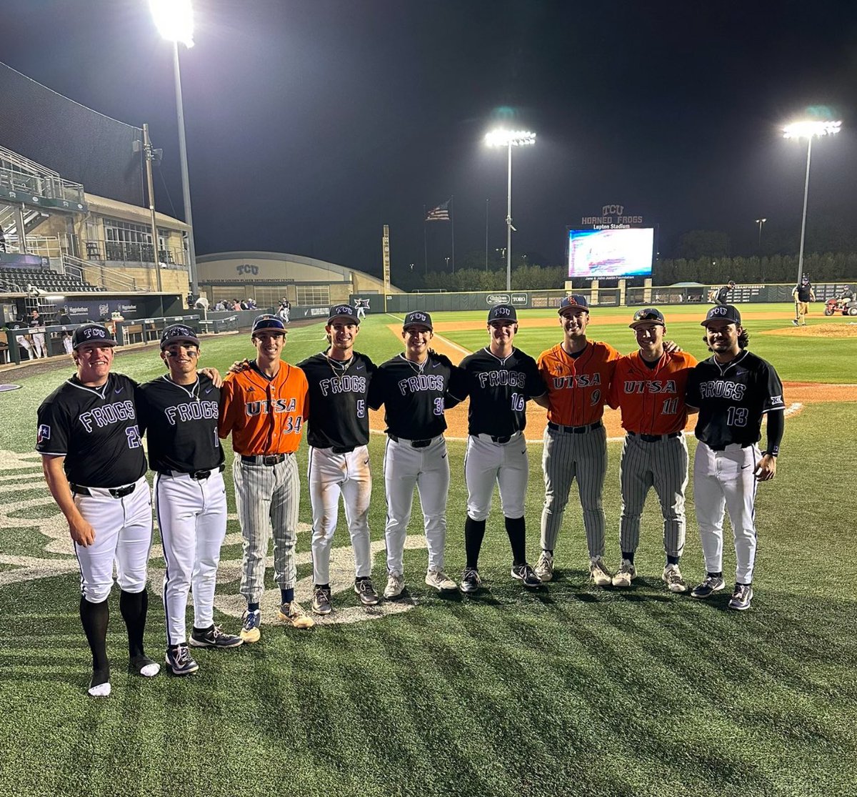 Texas Twelve (@twelvebaseball) on Twitter photo Look at all these #TwelveAlumni on the field together last night after the game between the Horned Frogs 🐸 and the Roadrunners 🤟
📸: <a href="/txtraeger/">Jim Traeger</a> Look at all these #TwelveAlumni on the field together last night after the game between the Horned Frogs 🐸 and the Roadrunners 🤟
📸: <a href="/txtraeger/">Jim Traeger</a>