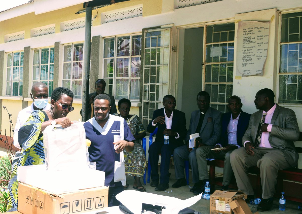 NutritionistKD's tweet photo. Thank you Hon Margaret Rwebyambu, MP Mbarara District for Donating #Scan Machine to Kagongi HC3 in Mbarara District. 

Promotion of Safe Maternal Child Health is very important in improving the overall health of Ugandans.

@MinofHealthUG @JaneRuth_Aceng @DianaAtwine @ainbyoo @holistichabits2 @CelestinoGutirr @Trickle_23 @SafeMotherhoodA @WHOUganda @PSIUganda @AfricaSafariss @makaumutua