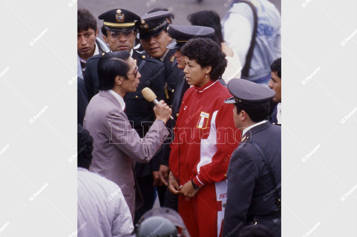 Rosa García está nominada al Salon de la Fama del Voleibol y todos los peruanos pueden apoyarla votando en e siguiente enlace hasta el 14 de abril volleyhall.org/ivhf-fan-vote.…