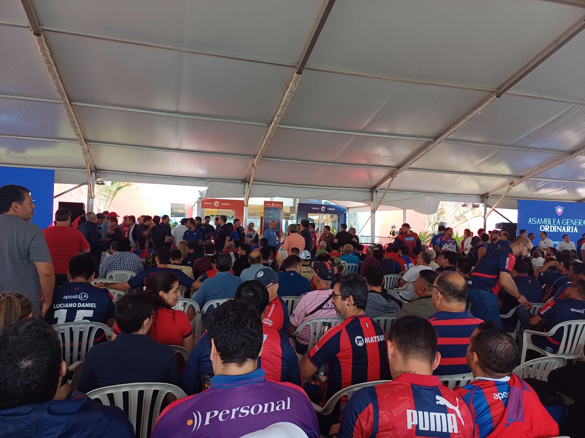 📻 #CardinalDeportivo 🟡

🎙️Juan Carlos Pettengill (Vicepresidente de #CerroPorteño) “Hay una porción de la masa societaria que no está contenta con la gestión del club, no somos sordos y no somos necios, vamos a redoblar esfuerzos para dar satisfacciones como se hizo anoche”.