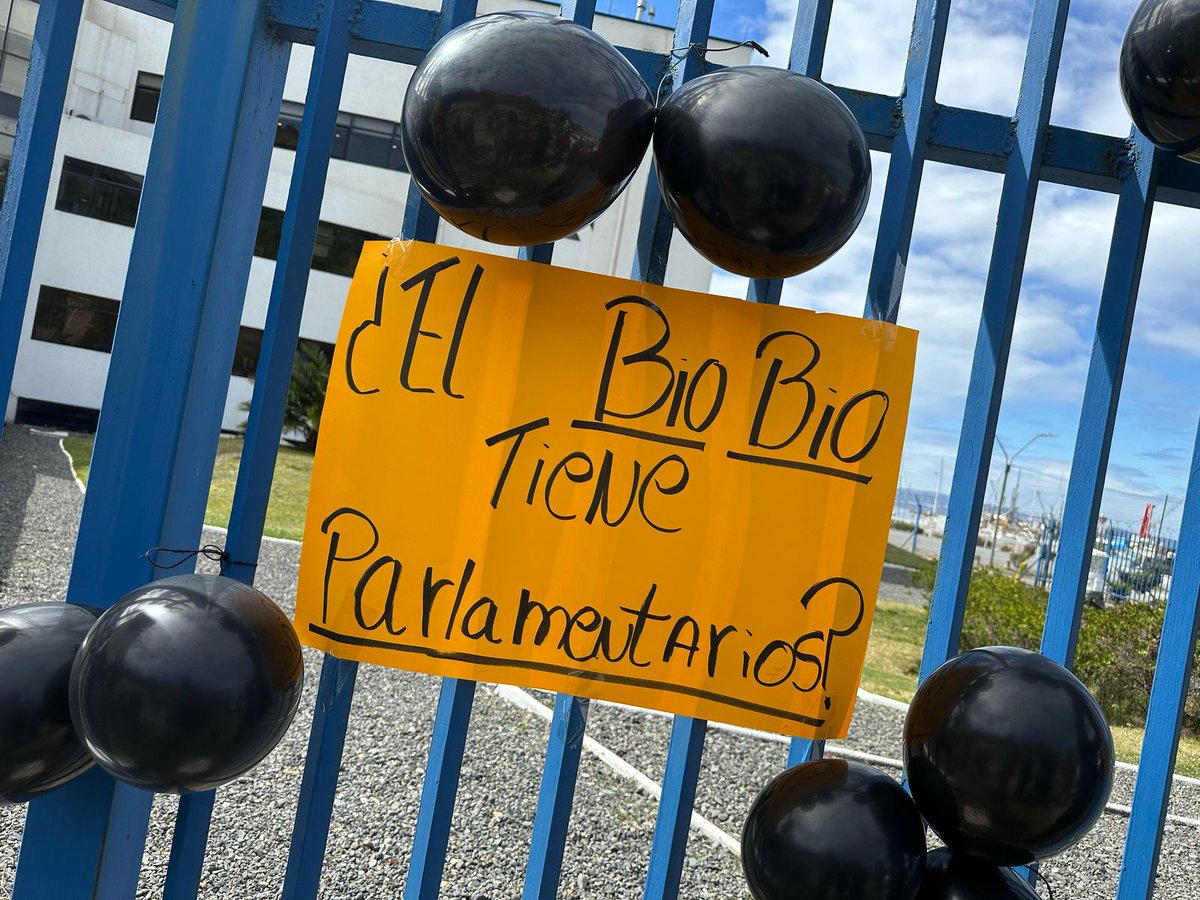 Los familiares de los 7 pescadores desaparecidos desde el domingo en el Biobío se preguntan: ¿El Biobío tiene parlamentarios? Nadie los ha contactado, afirman. Necesitan gestión <a href="/Cooperativa/">Cooperativa</a>