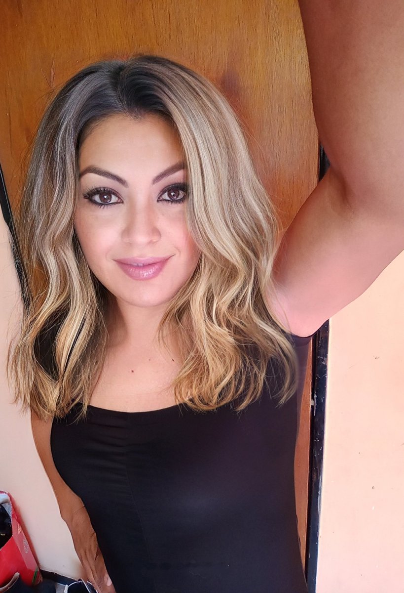 tv_jimena's tweet photo. Photo para q no me extrañen....ya se q los tengo olvidados pero ando a las carreras siempre. 
Rico beso a su parte bb
😘💋💋💋💋💋💋💋💦🥛,🤤 

Hoy más formal me tocó salir ojala les guste como a mí 😎 https://t.co/5TrkFKDAAX