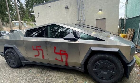 TichVanOndermui's tweet photo. @gregkellyusa A #Nazi in his #Nazicar. How unbelievable!
Be careful. You better hide it somewhere in a blockhaus!
#gregkelly #truemoron #giantturd #tesla #cybertruck #SwastiCar https://t.co/CmNvhJ7Ssu