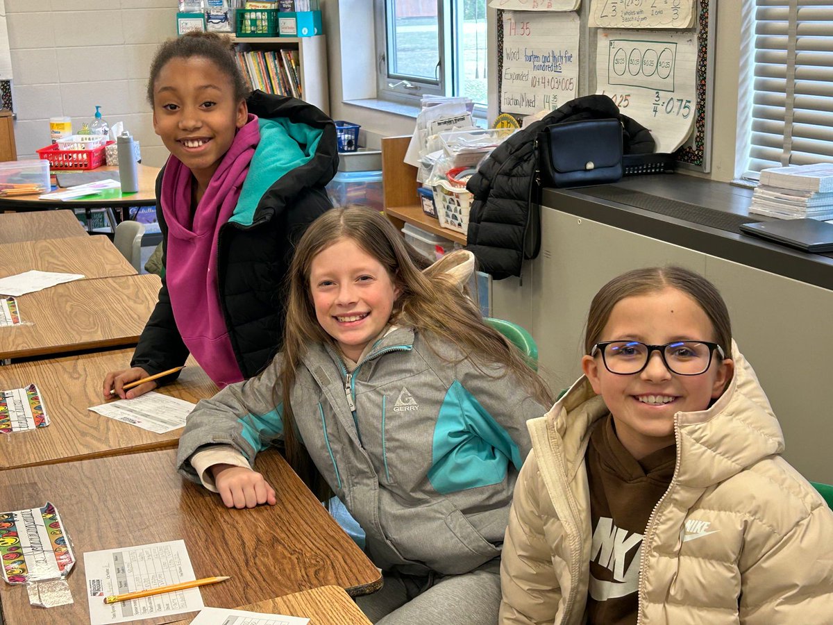 FWCommSchools's tweet photo. #Croninger Elementary 4th graders had a visit from the Indy 500 Festival which brings the fun and pageantry of a field trip to the track to the classroom. This included interactive stations led by @500festival staff & volunteers, racing equipment, & an actual Indy Car. https://t.co/JCyUFSaTPm
