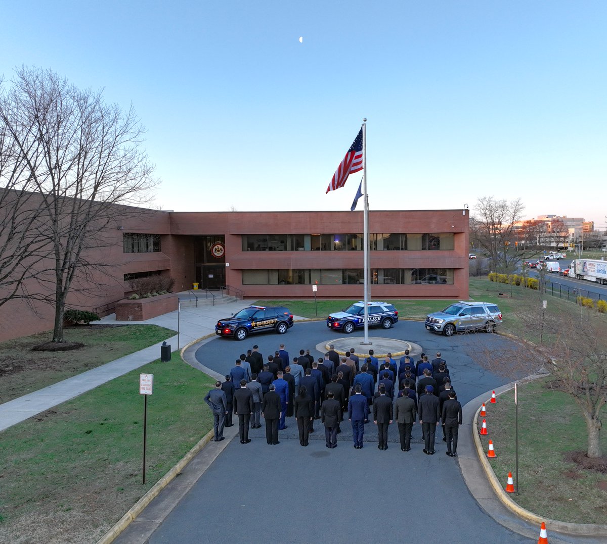 fairfaxsheriff's tweet photo. Our latest recruit class is underway at the Fairfax County Criminal Justice Academy! Future deputies are in intensive training to serve our community. Check out their journey—we wish them success! 💙 #FutureDeputies #AcademyLife #TrainingForExcellence #FairfaxCountySheriff https://t.co/z3vFxaig5e