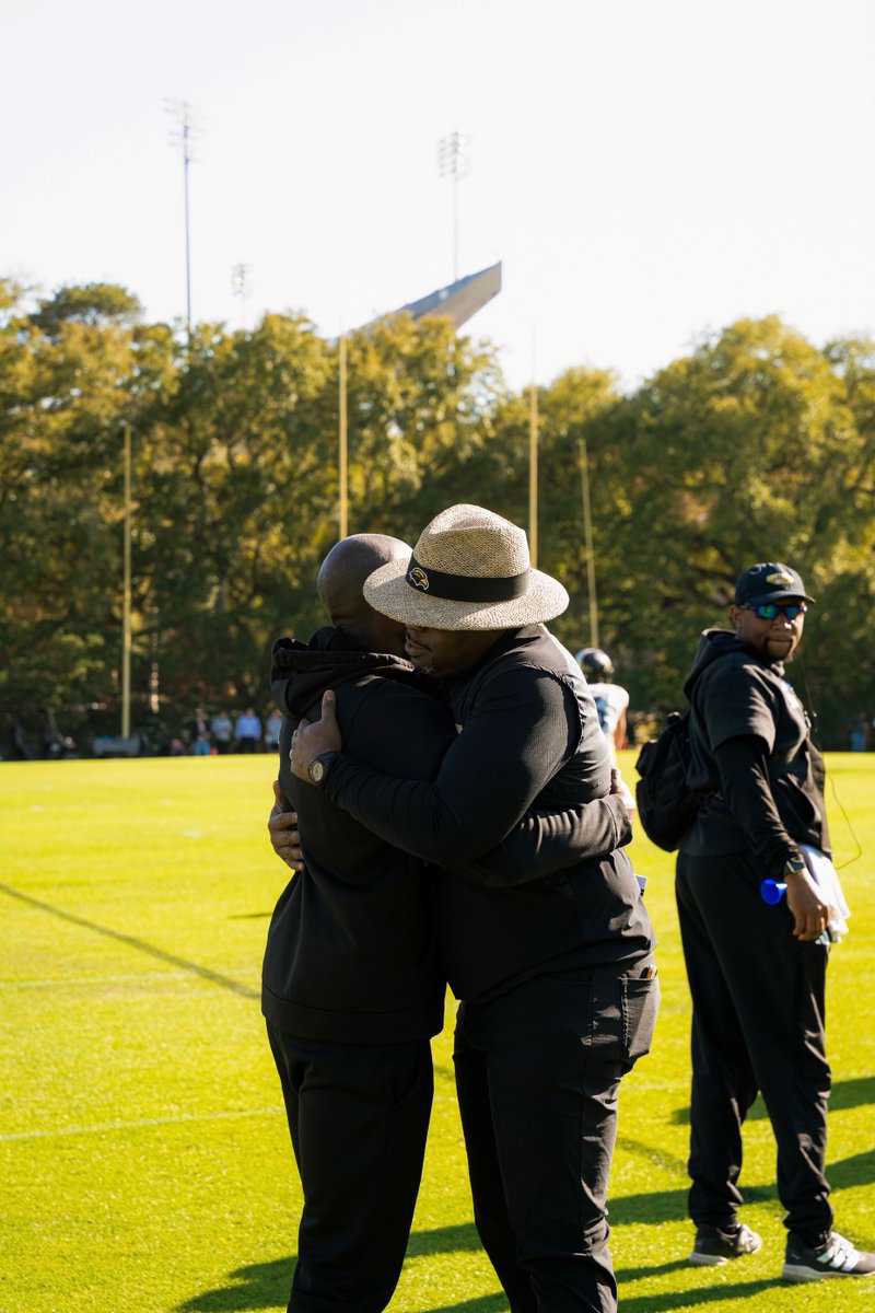 SouthernMissFB's tweet image. Say hello to the official 𝗦𝗧𝗔𝗗𝗜𝗨𝗠 𝗗𝗝 of The Rock 🎛️🎚️

@djkujho is going to bring the vibes all season long. Will you bring the noise? 

Get tickets now 🎟 » smttt.info/FBSZNTix

#FlipTheScript | #SMTTT