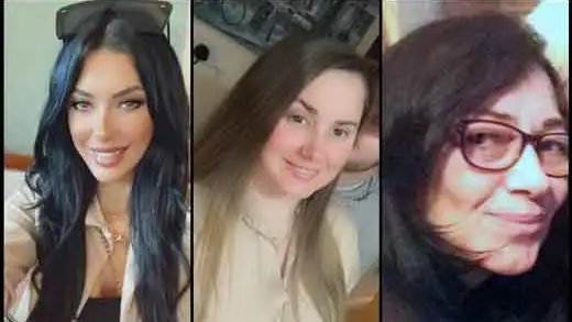 AdoptionsUk's tweet image. Please retweet, Julie Pearce and daughters Rosalie Pearce and Kaylie Adams #CAERPHILLY #WALES  #UK- AVOID JAIL after being found guilty of keeping 50 dogs in their home in filthy conditions, running an illegal puppy farm, selling online‼️
DETAILS 👇 
dailymail.co.uk/news/article-1………