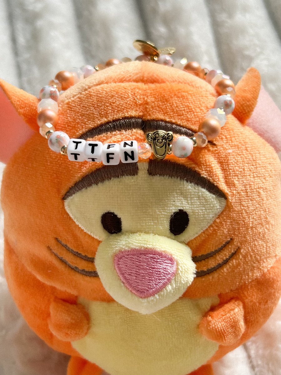 lexivas's tweet image. and the designed beads to match the theme are so pretty, I can’t believe it. 🧸

@littlewordsproj discount code - BALEXIVAS

this isn’t even a paid promo, I just love these so much and I need to share lol 🥰

instagram.com/p/DH8y7sJuomF/