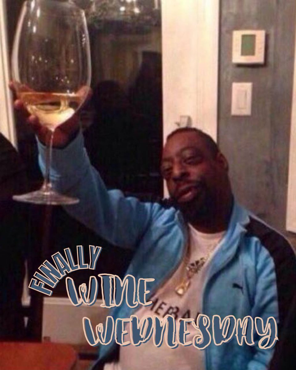 chicostchicks's tweet photo. Keeping it classy, one glass at a time 🍷 #WineWednesday https://t.co/fgyHuoTkti