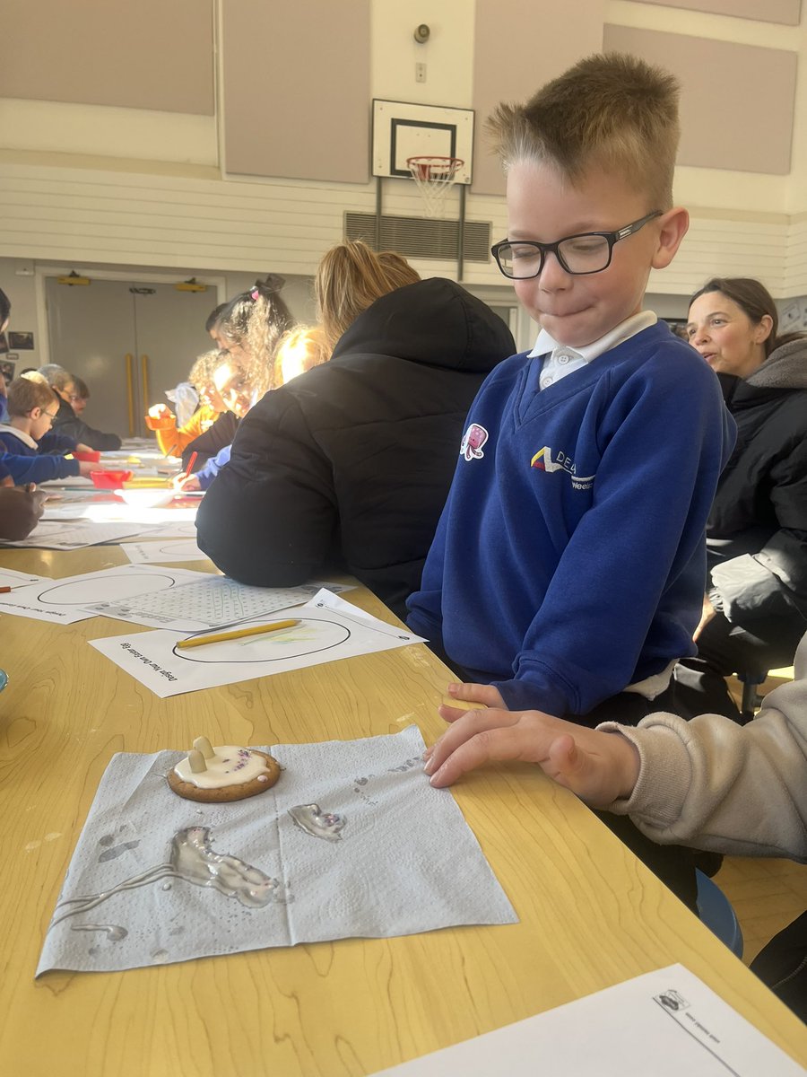 MissSethi00's tweet photo. Y1 had lots of fun decorating their Easter biscuits with their grownups! 🐰🍪 https://t.co/5og0q5IOBx