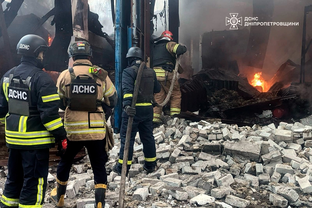 A targeted Russian missile strike on Kryvyi Rih. All necessary services are on site, working to mitigate the consequences of the shelling and to help people. Some people are wounded, and they are receiving medical assistance. As of now, it is known that, tragically, four lives