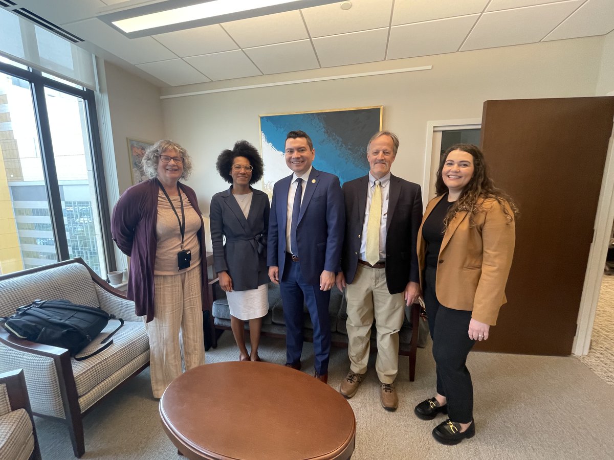 VPLC's tweet photo. We're proud to honor Delegate Phil Hernandez for his bold legislative work to fight poverty in Virginia. #VALeg #VPLC @PhilforVirginia https://t.co/qo0EedRNaq