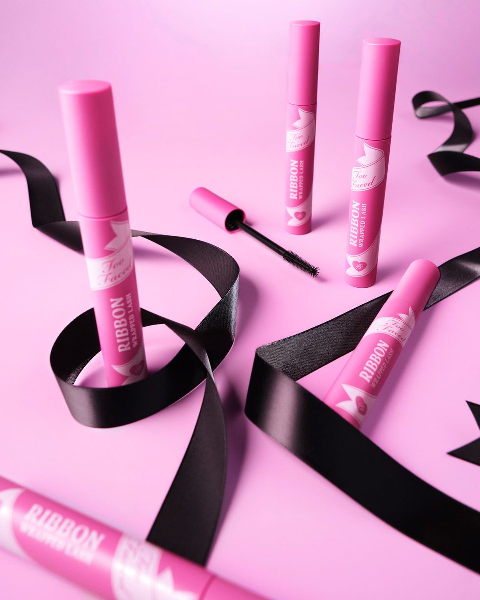 Ribbon Wrapped Lash Extreme Length Mascara is our latest obsession! 😉 This tubing formula delivers unbelieve length, dramatic lash separation and extreme lift, plus it removes easily with just warm water! 🎀 Available now on toofaced.com #toofaced