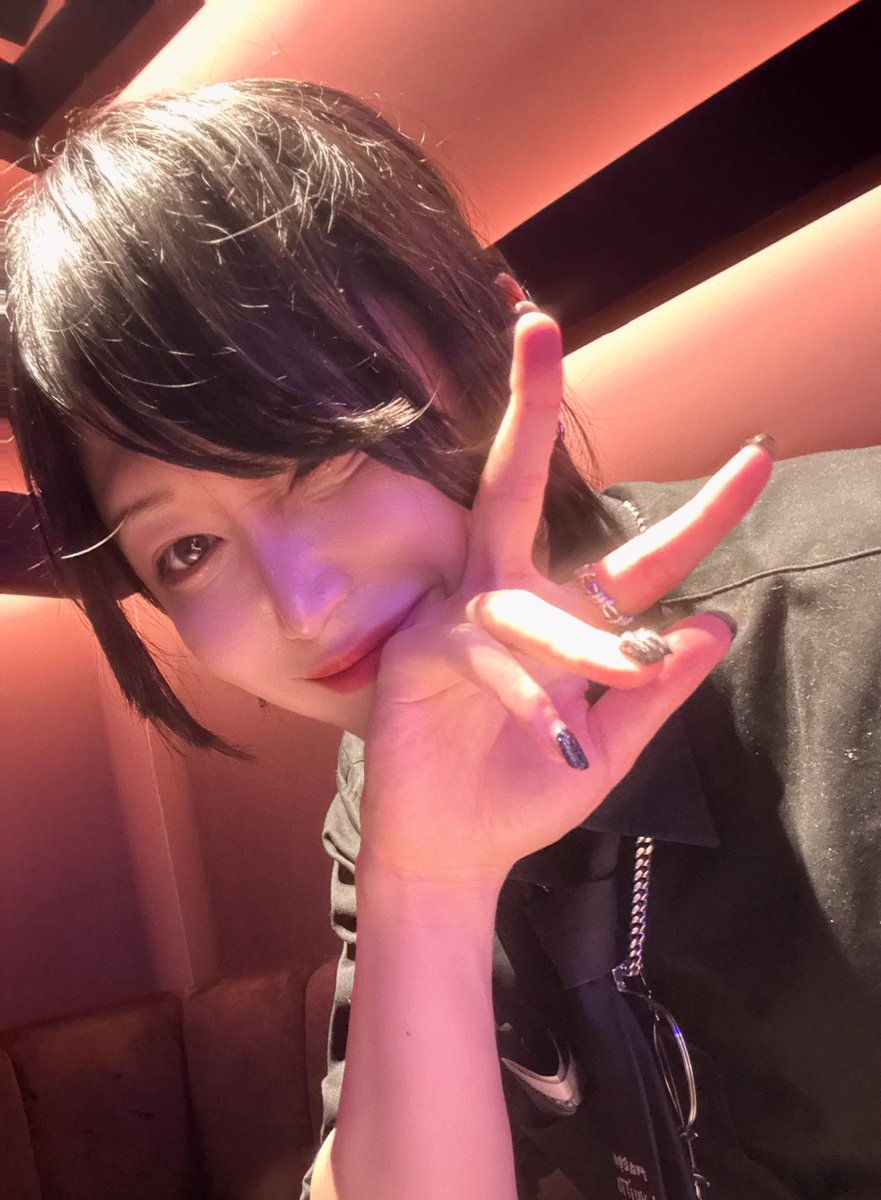 4月は勝ちたい💭✨️

#歌舞伎町 #新宿 #ホスト #ホストクラブ #担当 #メン地下 #メンコン #コンカフェ #初回 #サブカル系 #荒野行動 #いいねした人フォローする #イケメン #ウルフ #ピアス #タトゥー #歌舞伎