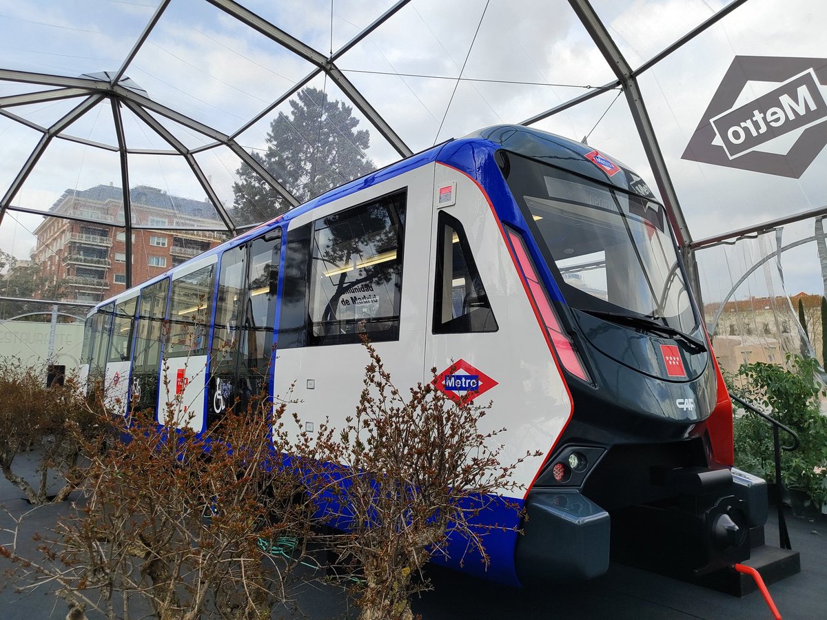 Visitando el #metrodelfuturo. En Plaza Colón, por <a href="/metro_madrid/">Metro de Madrid</a>.