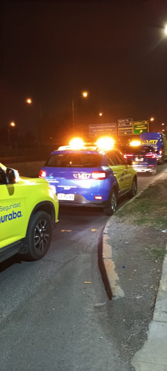 Nuestros equipos de Seguridad impidieron un nuevo robo del cableado del semáforo de Pedro Fontova con Vespucio.

Estamos trabajando por la seguridad, porque a los delincuentes no los dejaremos tranquilos. 

📞 ¡Tu apoyo es fundamental! Recuerda comunicarte al 1417 para