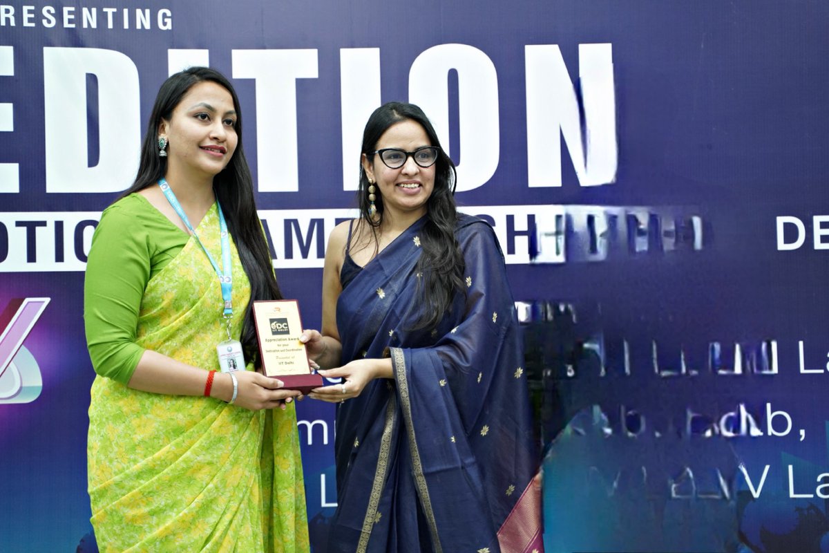 Vinif0903's tweet image. A minute's success pays the failure of years. .😊💫
Commended with Appreciation Award from Techradiance & EDC IIT Delhi for dedication and coordination in National Robotics and Coding Championship 🧿✨❤️
#iitdelhi
#techradiance
#codingchampionship
