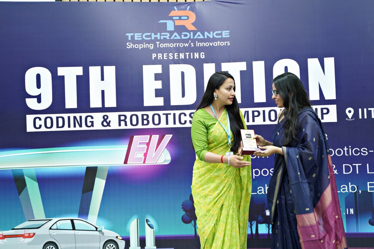 Vinif0903's tweet image. A minute's success pays the failure of years. .😊💫
Commended with Appreciation Award from Techradiance & EDC IIT Delhi for dedication and coordination in National Robotics and Coding Championship 🧿✨❤️
#iitdelhi
#techradiance
#codingchampionship